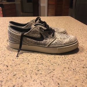 Stefan Janoski black and white mens shoe
